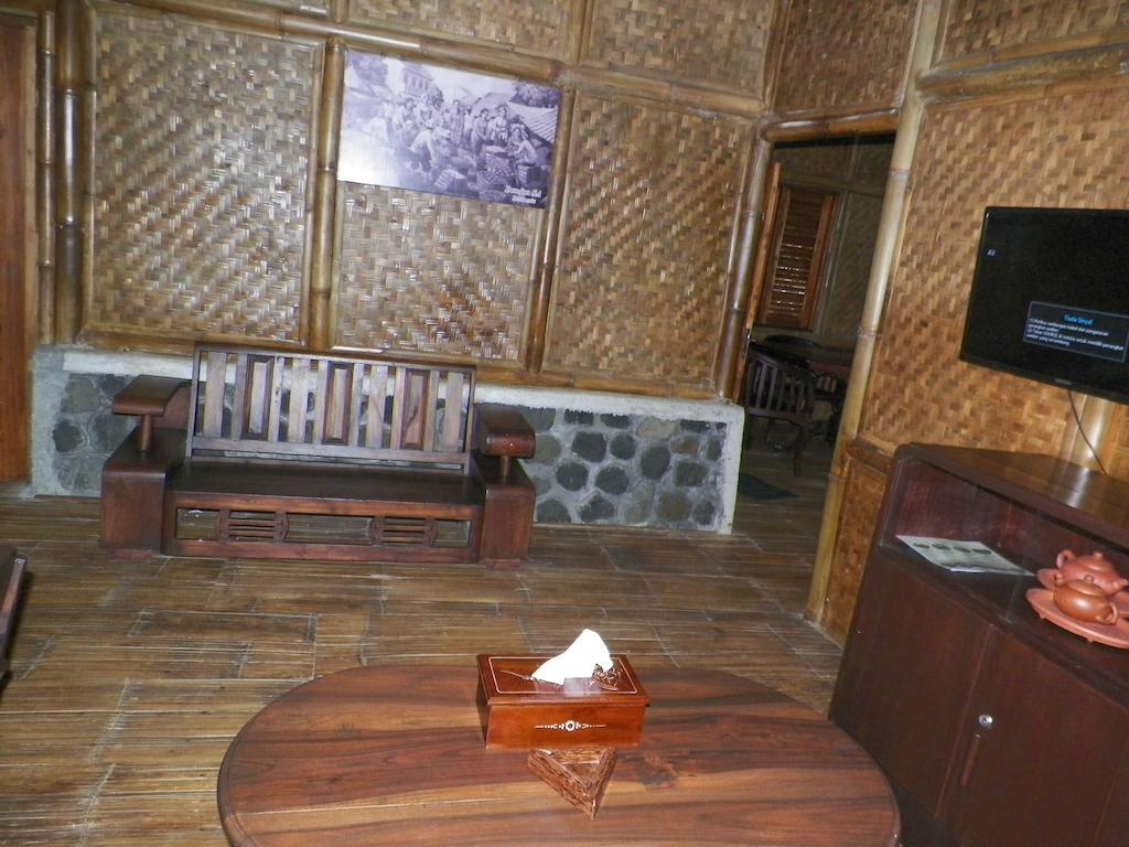 Taman liburan Kampung Karuhun Sutan Raja Bandung