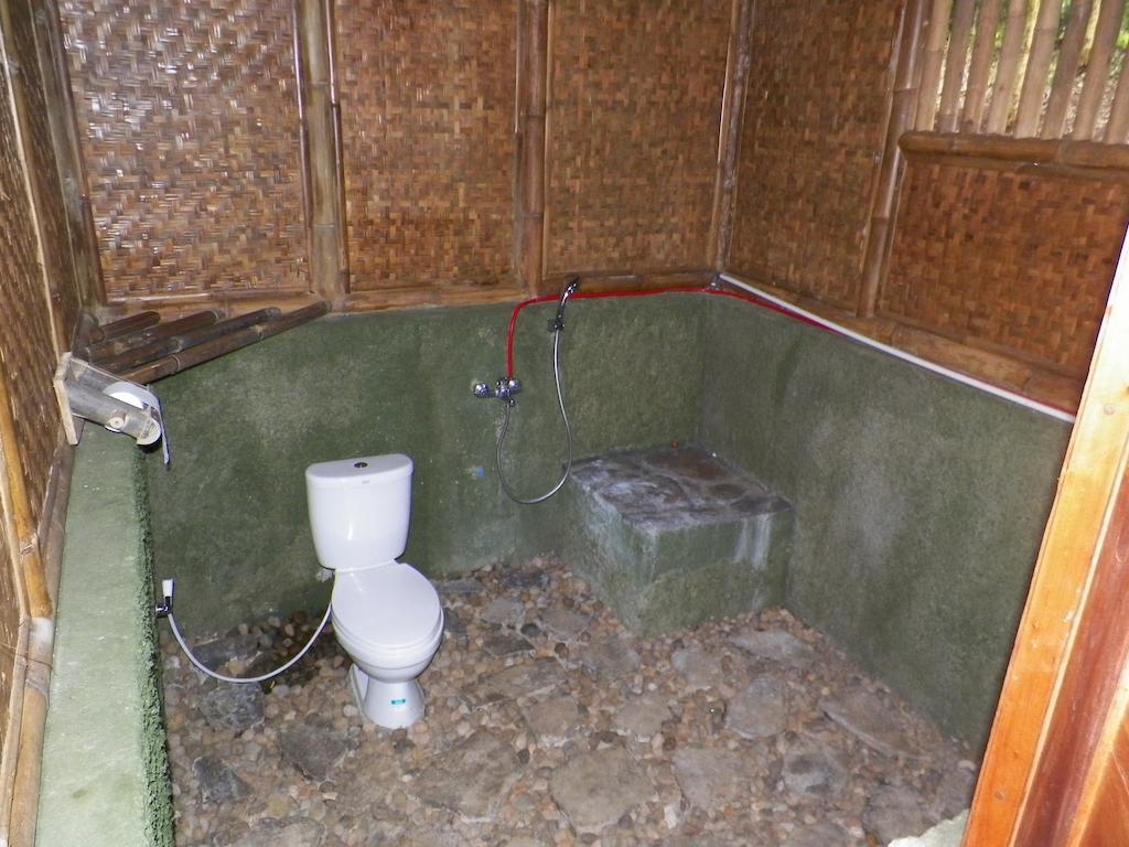 Taman liburan Kampung Karuhun Sutan Raja *