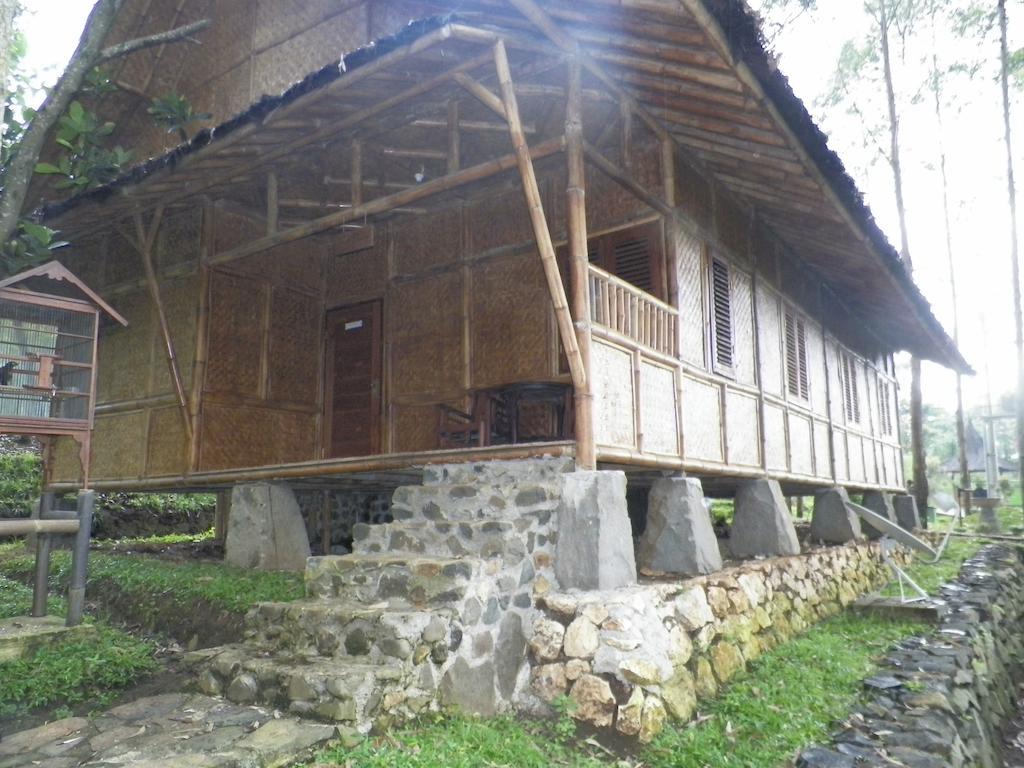 Kampung Karuhun Sutan Raja Bandung