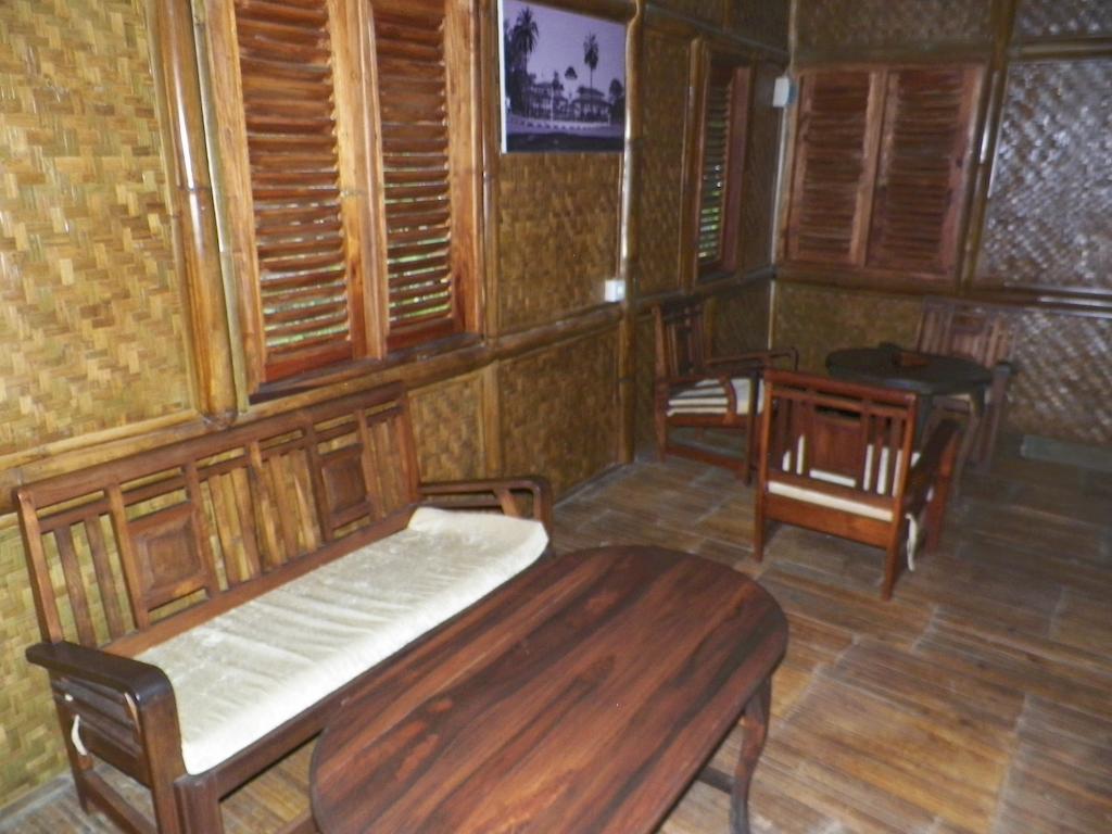Taman liburan Kampung Karuhun Sutan Raja *