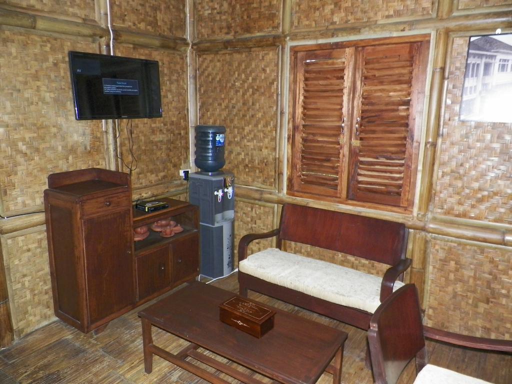 Taman liburan Kampung Karuhun Sutan Raja Bandung