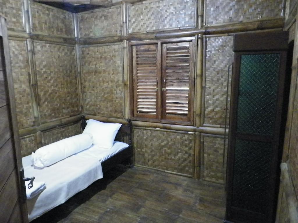 Taman liburan Kampung Karuhun Sutan Raja *