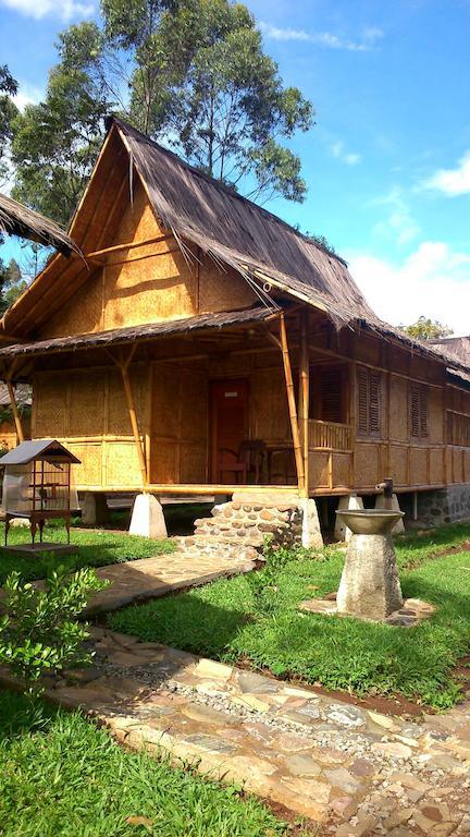 Taman liburan Kampung Karuhun Sutan Raja Bandung