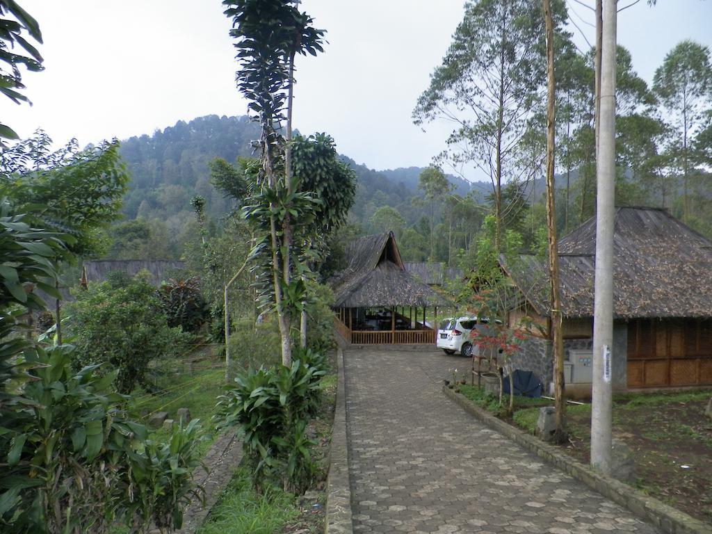 Kampung Karuhun Sutan Raja Bandung