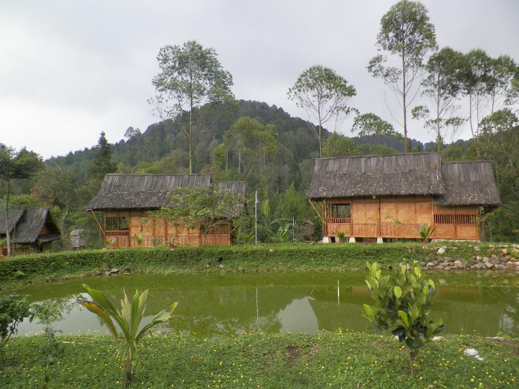 Taman liburan Kampung Karuhun Sutan Raja
